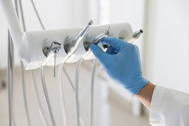 Professional Tooth Extraction technician working in Almedia, PA